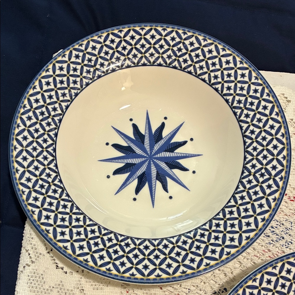 Victoria Beale 4 Bowls Williamsburg 9026 Porcelain Made in Indonesia - Picture 3 of 10